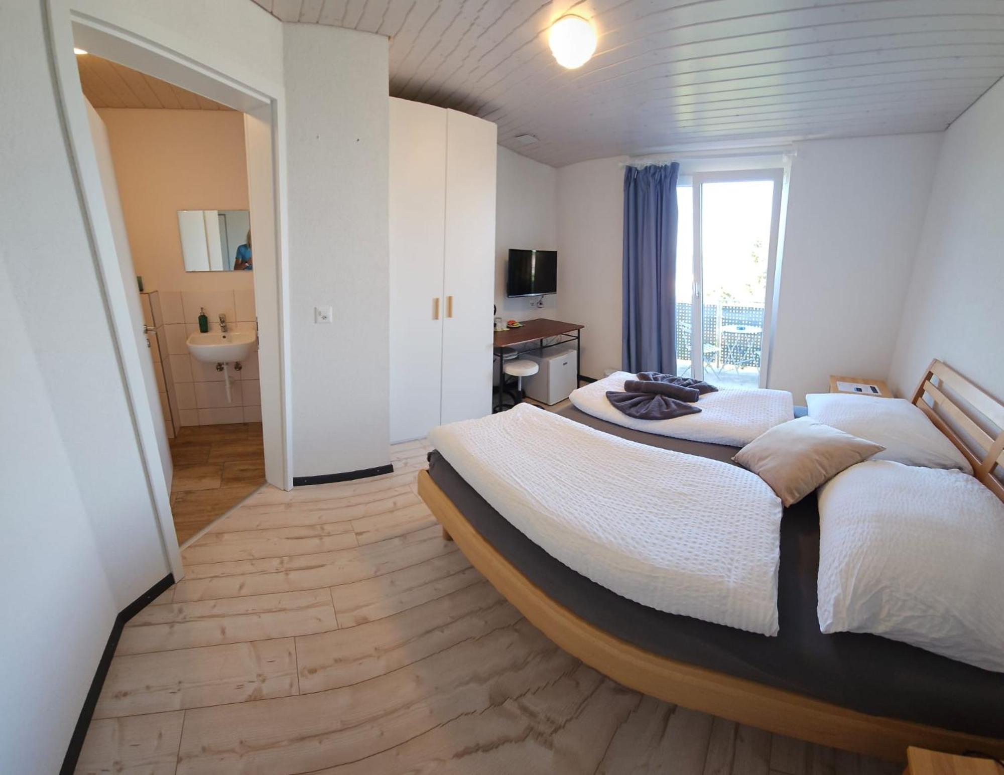 Mbar Hotel Altnau Bagian luar foto